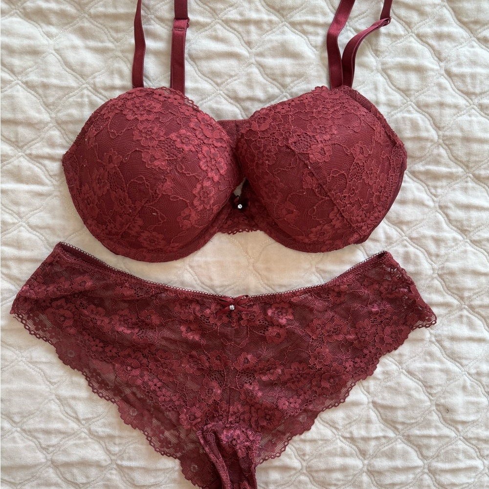 Elegant Lace Burgundy Lingerie Set